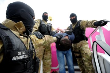 Niemcy ujawniają więcej faktów ws. zatrzymanego na lotnisku w Pyrzowicach Mehmeta A. Niemcy ujawniają więcej faktów ws. zatrzymanego na lotnisku w Pyrzowicach Mehmeta A.