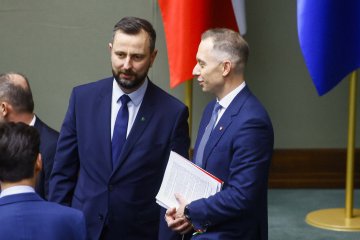 MON ma nowy pomysł. Chcą wysłać posłów i senatorów na specjalne szkolenie MON zaprasza posłów i senatorów na poligon. Tomczyk podaje szczegóły