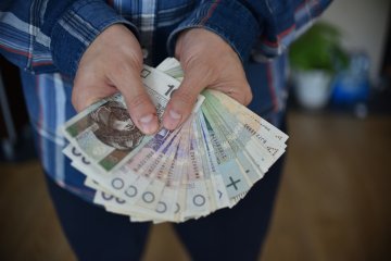Tyle trzeba zarabiać na rękę, by uchodzić w Polsce za bogacza. Obliczyli próg bogactwa Ile trzeba zarabiać, by być bogatym w Polsce? To zależy gdzie mieszkamy
