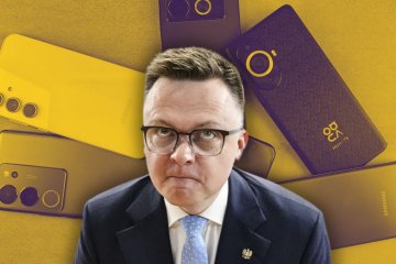 Po sytuacji z Watykanu te słowa Hołowni brzmią kuriozalnie. Tak mówił o "polityce smartfonowej" Hołownia i zdjęcie na pogrzebie papieża Franciszka. Tak mówił o smartfonach
