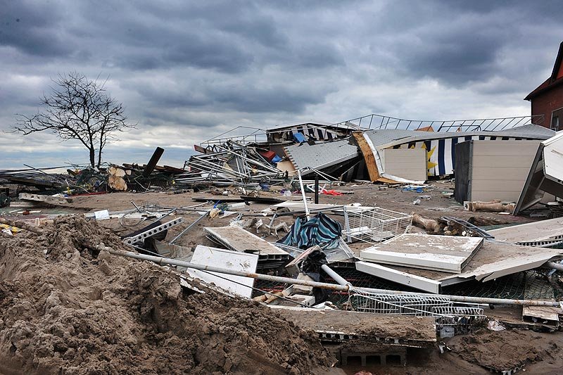 Zniszczenia po huraganie Sandy, który spustoszył USA są tak poważne, że mogą opóźnić ogłoszenie ostatecznych wyników wyborów prezydenckich.