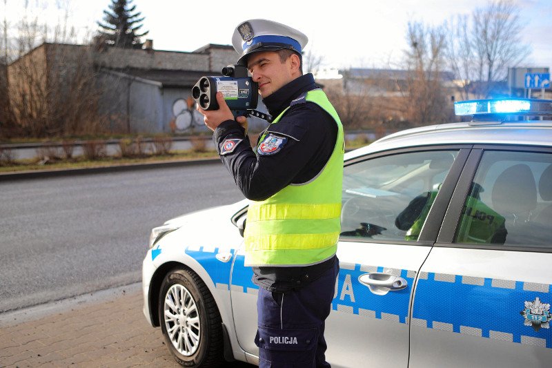 Policja kupiła 400 nowych radarów ręcznych LTI 20/20 TruCam. Łączna wartość wyniosła 14 mln zł.