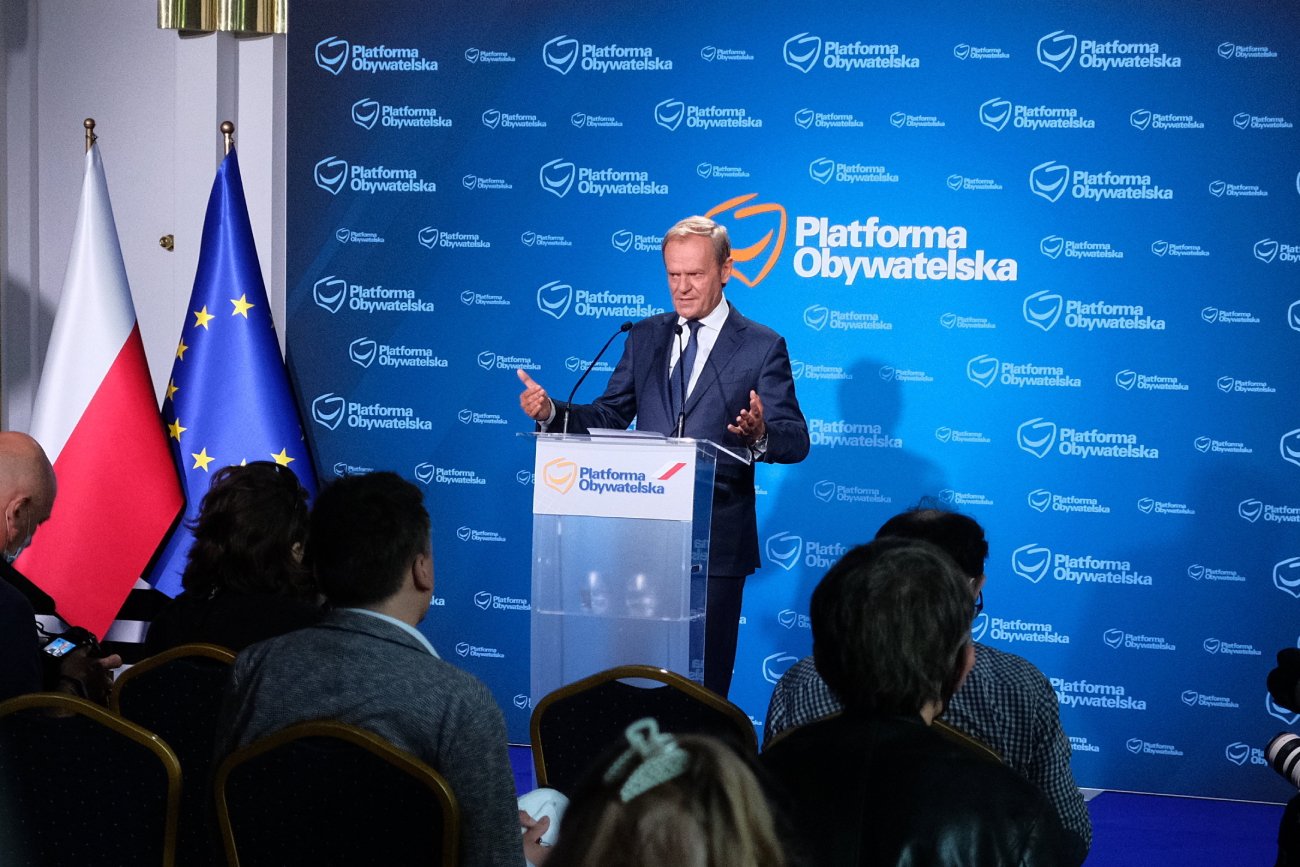 Przewodniczący Platformy Obywatelskiej Donald Tusk na konferencji prasowej.