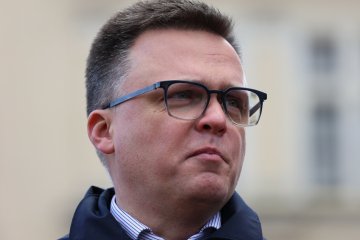 Dziwne zachowanie Hołowni w czasie pogrzebu Franciszka. To uchwycili fotoreporterzy Szymon Hołownia